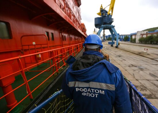 Отправка атомного ледокола "50 лет Победы" в экспедицию на Северный полюс