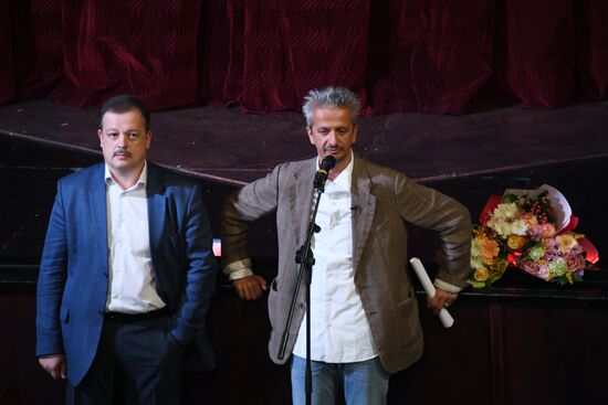 Сбор труппы в театре на Малой Бронной