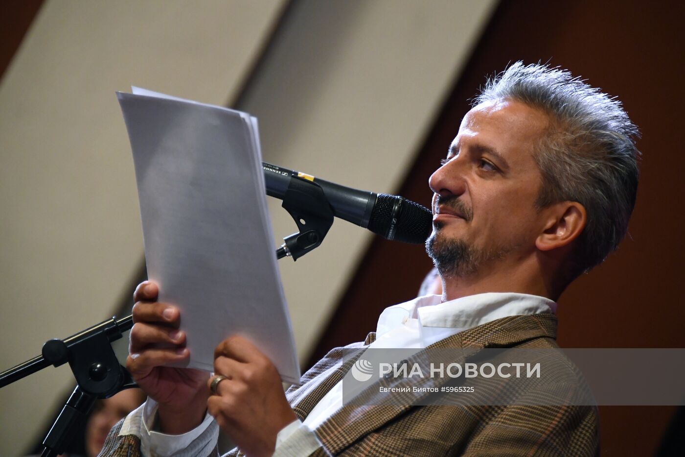 Сбор труппы в театре на Малой Бронной