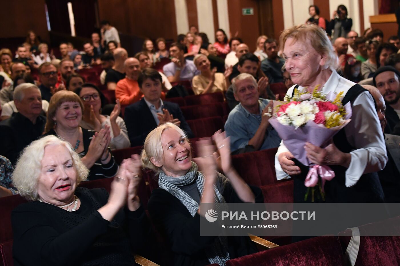 Сбор труппы в театре на Малой Бронной