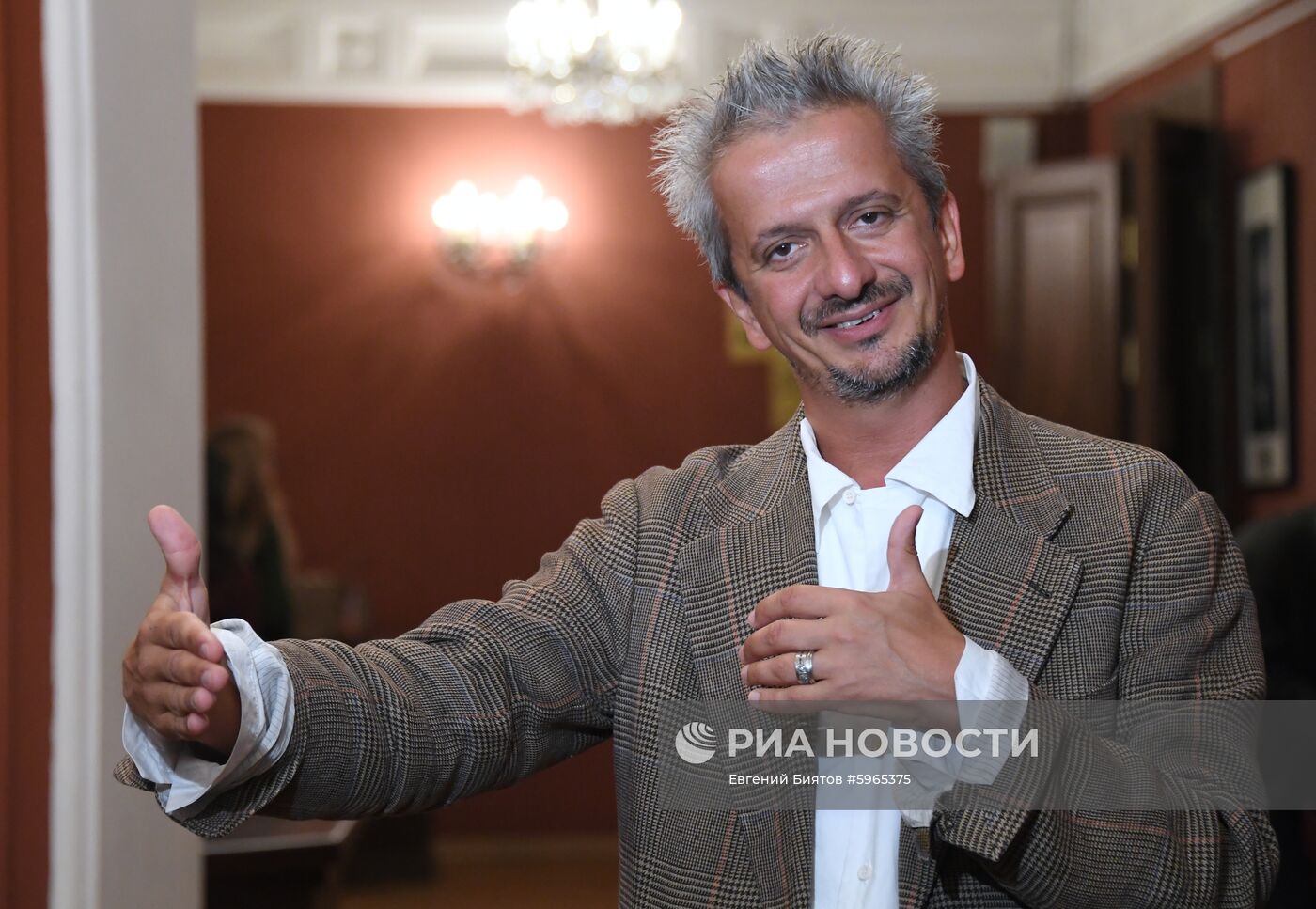 Сбор труппы в театре на Малой Бронной