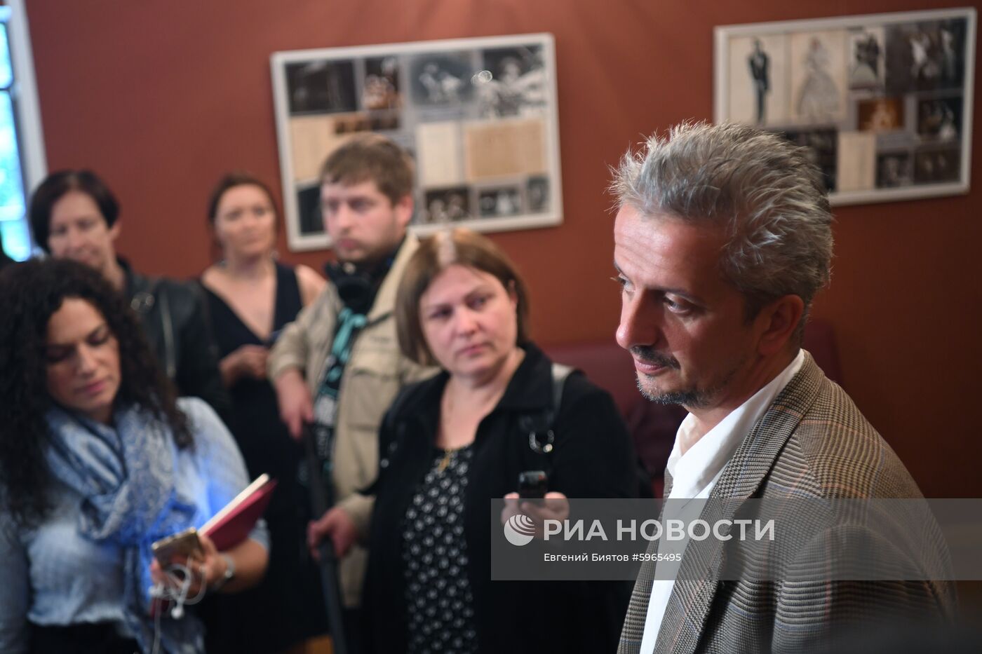 Сбор труппы в театре на Малой Бронной