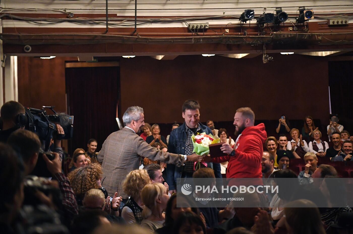 Сбор труппы в театре на Малой Бронной