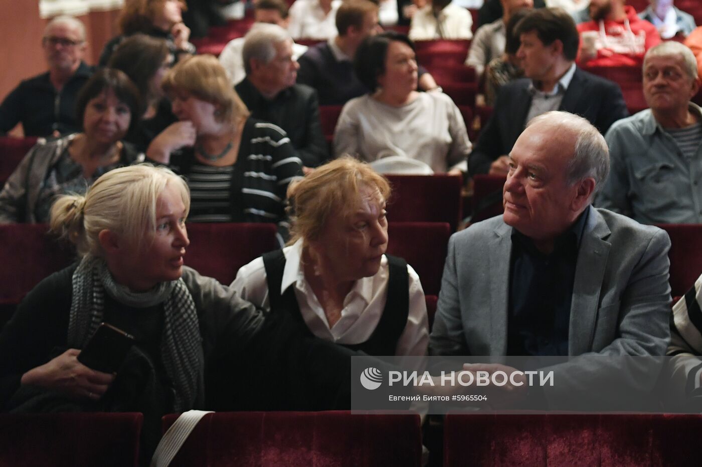 Сбор труппы в театре на Малой Бронной