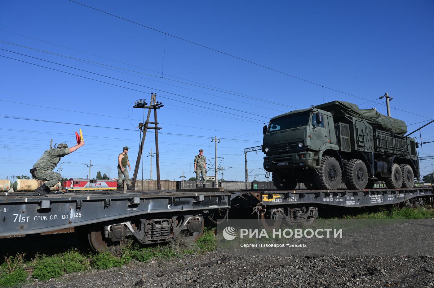 Погрузка военной техники ЮВО в Ростовской области