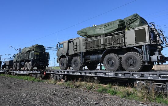 Погрузка военной техники ЮВО в Ростовской области