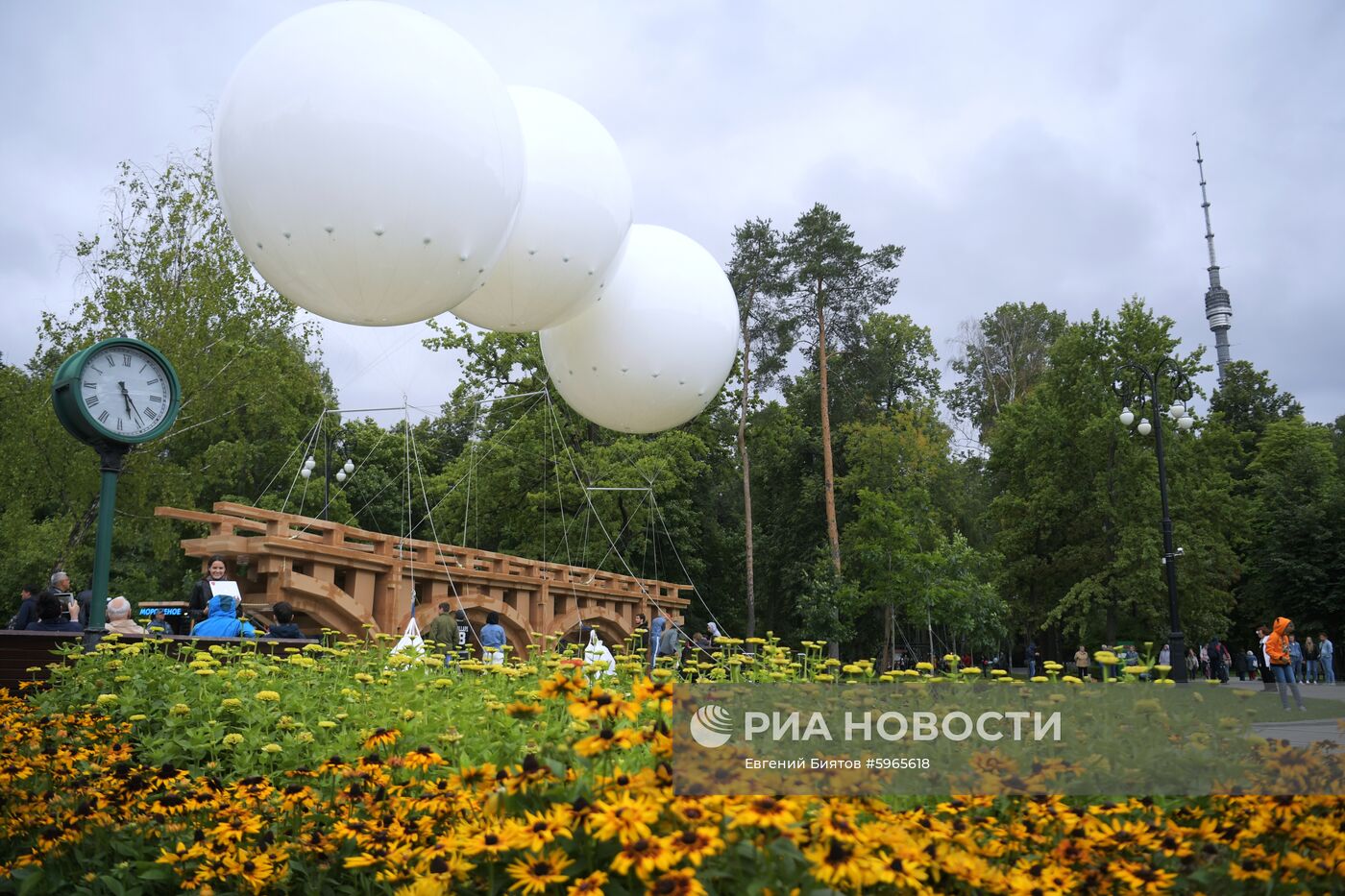 "Парящий мост" в парке Останкино к юбилею ВДНХ