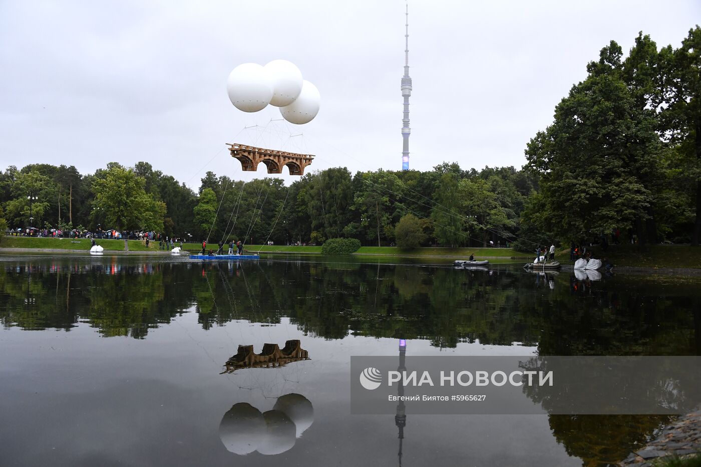 "Парящий мост" в парке Останкино к юбилею ВДНХ