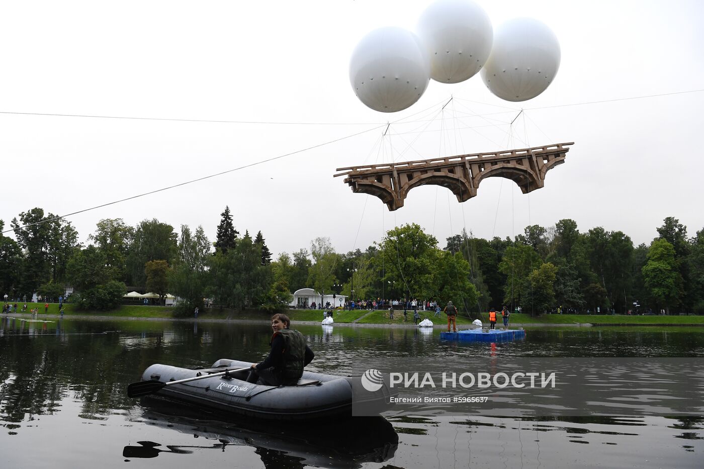 "Парящий мост" в парке Останкино к юбилею ВДНХ