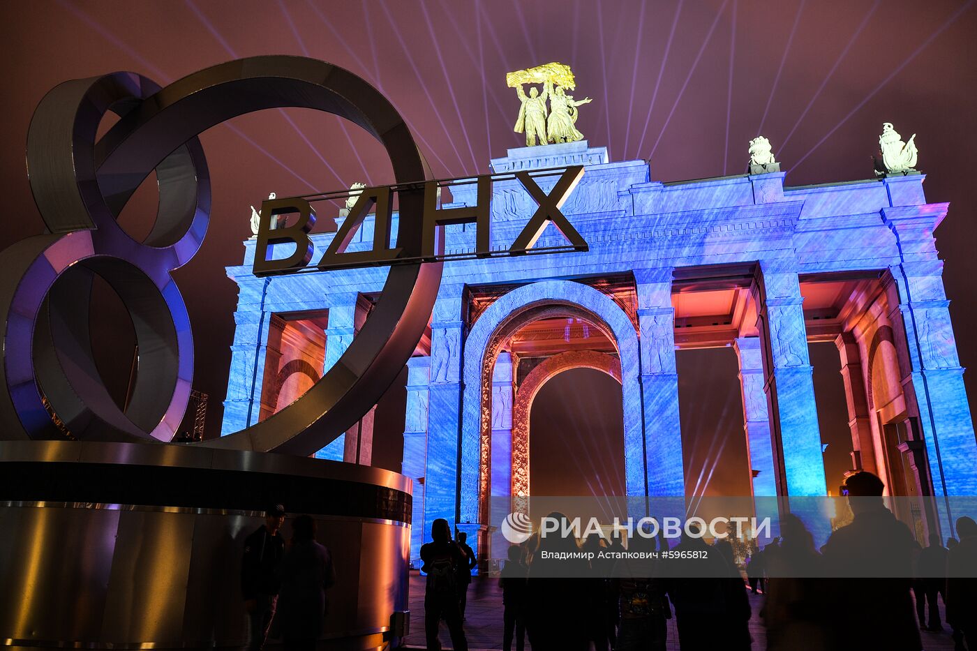 3D-проекционное шоу в честь 80-летия ВДНХ