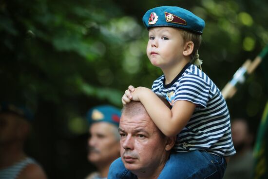 Празднование Дня ВДВ в городах России