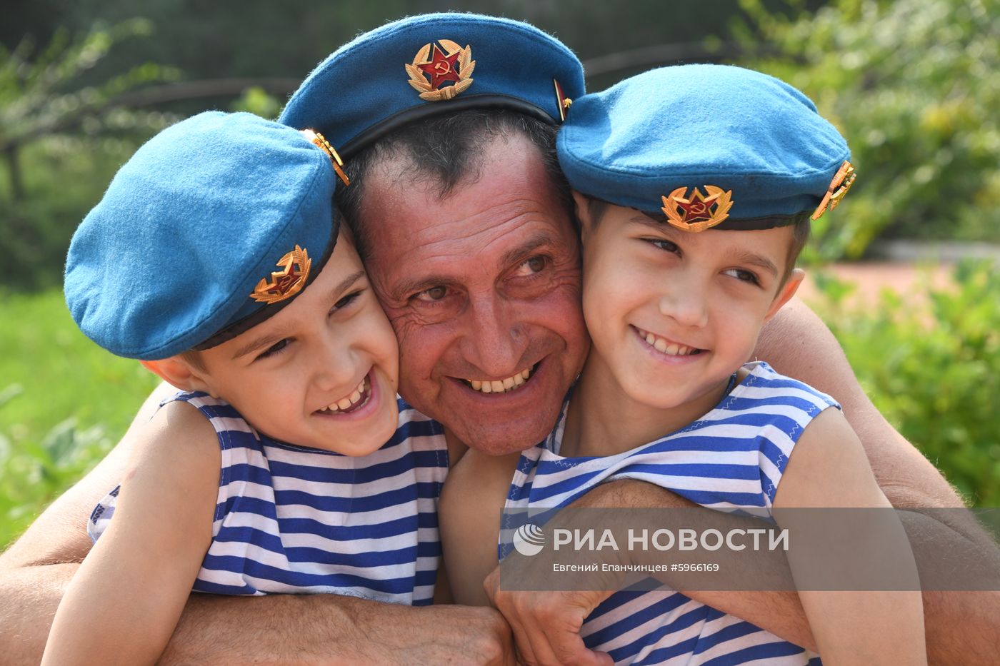 Празднование Дня ВДВ в городах России