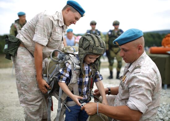 Празднование Дня ВДВ в городах России