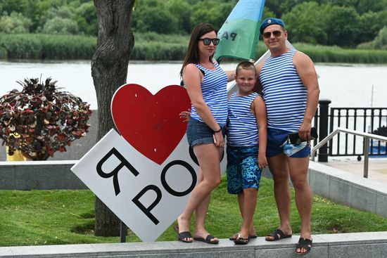 Празднование Дня ВДВ в городах России