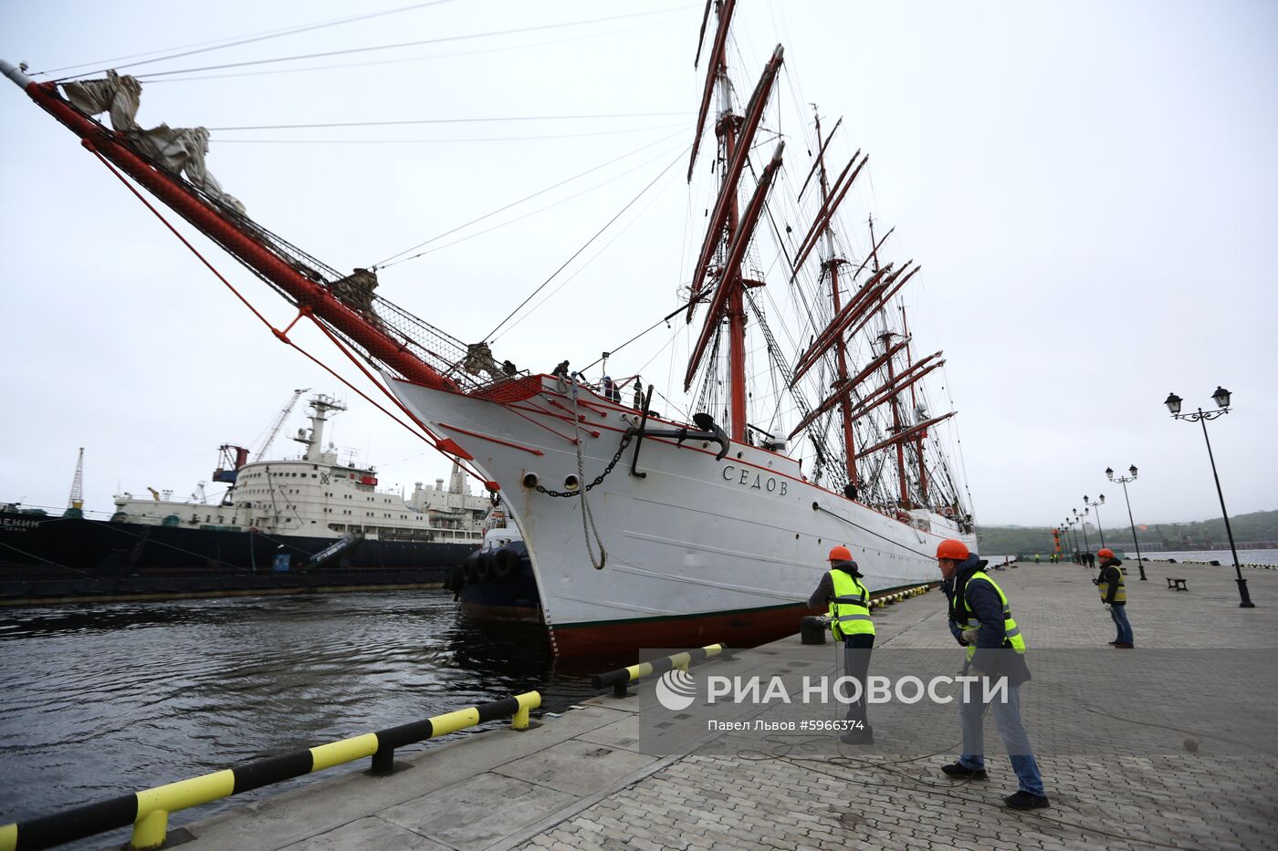 Встреча барка "Седов" в порту Мурманска