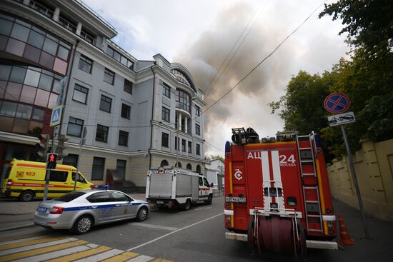 Пожар в промышленном здании в центре Москвы