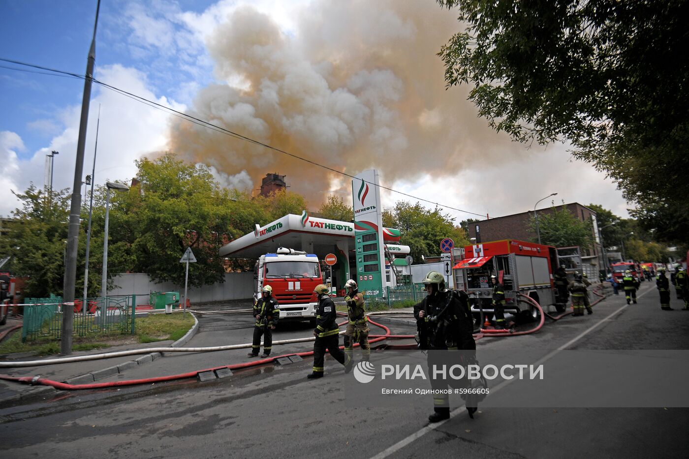 Пожар в промышленном здании в центре Москвы