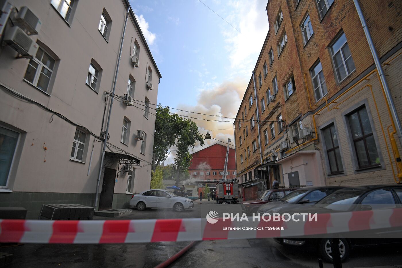 Пожар в промышленном здании в центре Москвы