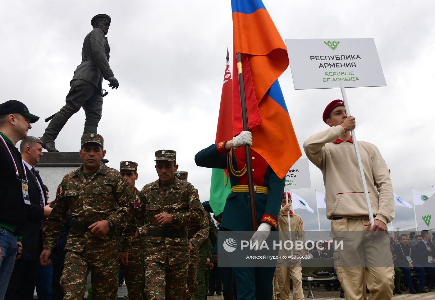 Военнослужащие вооруженных сил Армении на церемонии открытия Армейских международных игр "АрМИ-2019" в военно-патриотическом парке культуры и отдыха Вооруженных сил РФ "Патриот" в Московской области. Место: Россия, Московская область. Автор: Алексей Куденко/РИА Новости. Открытие V Армейских международных игр - 2019