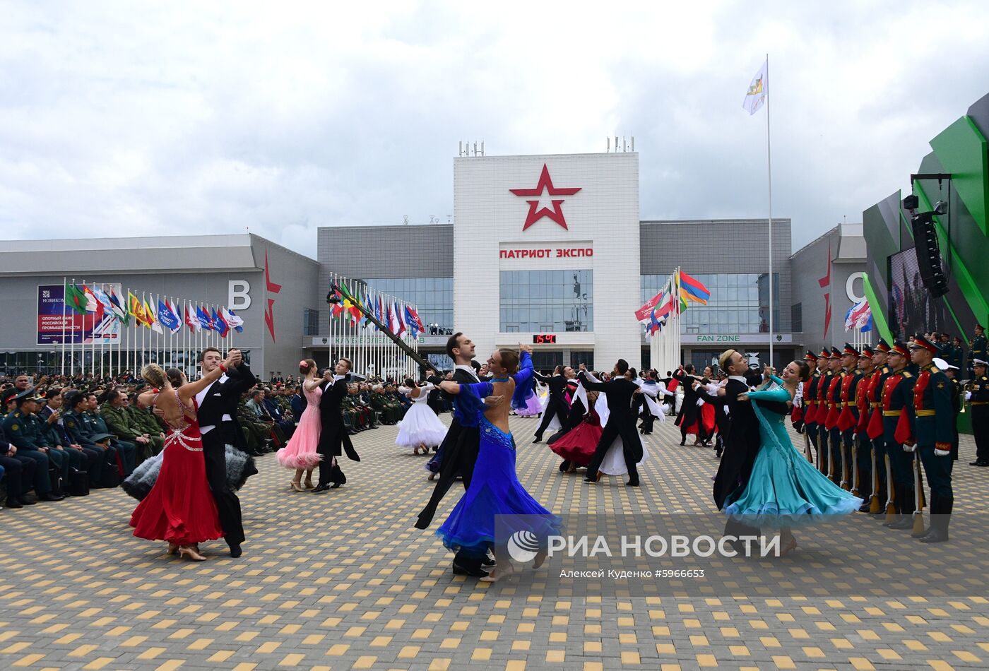 Артисты танцевального ансамбля выступают на церемонии открытия Армейских международных игр "АрМИ-2019" в военно-патриотическом парке культуры и отдыха Вооруженных сил РФ "Патриот" в Московской области. Место: Россия, Московская область. Автор: Алексей Куденко/РИА Новости. Открытие V Армейских международных игр - 2019