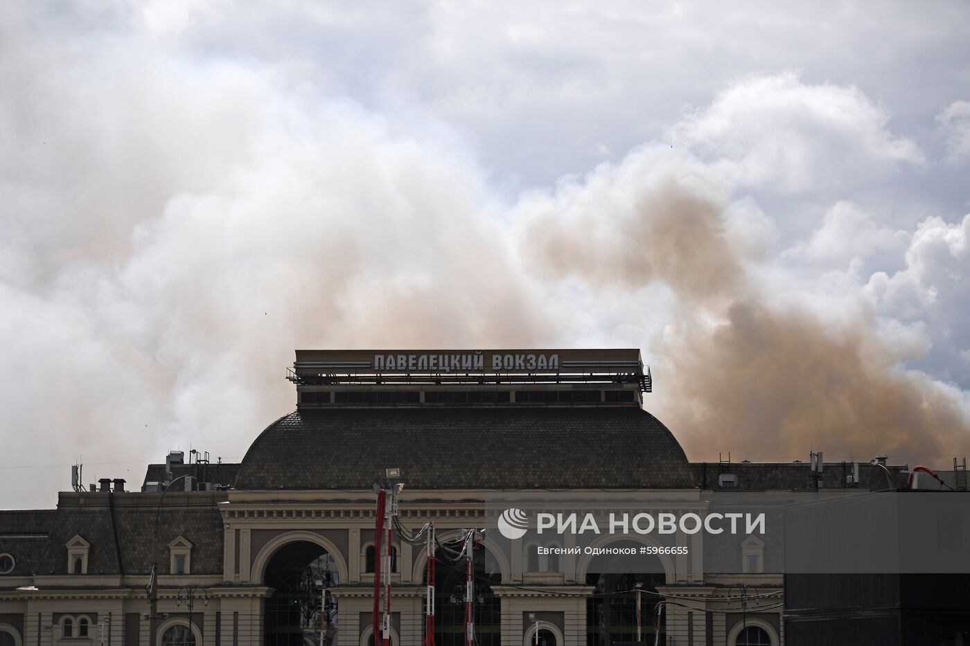 Пожар в промышленном здании в центре Москвы