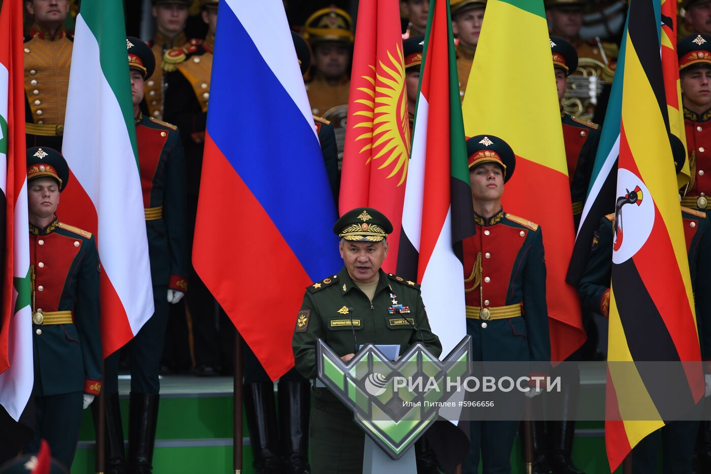 Министр обороны РФ Сергей Шойгу выступает на торжественном открытии V Армейских международных игр-2019 в парке "Патриот". Место: Россия, Московская область. Автор: Илья Питалев/РИА Новости. Открытие V Армейских международных игр-2019