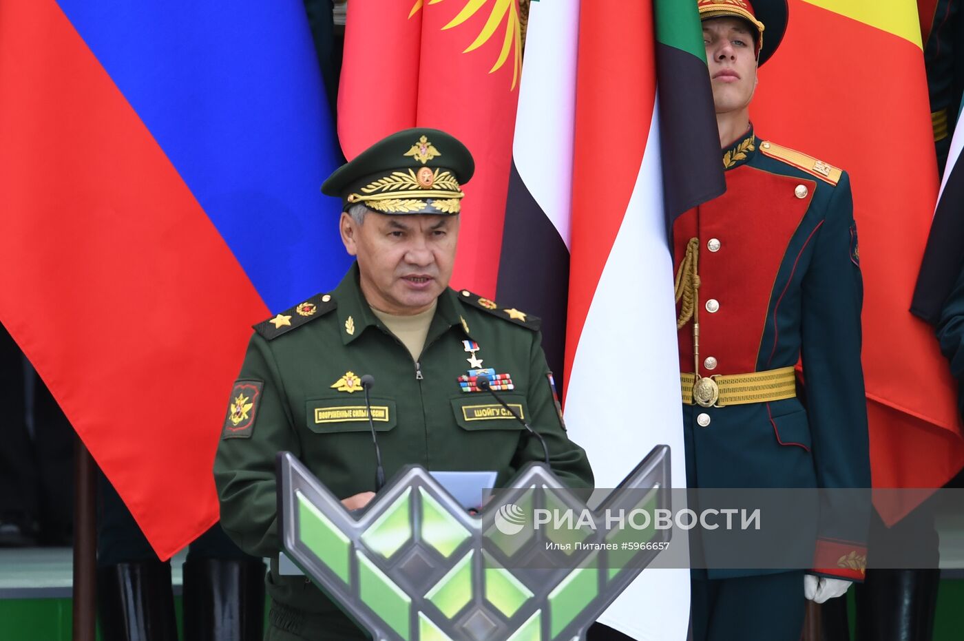 Министр обороны РФ Сергей Шойгу выступает на торжественном открытии V Армейских международных игр-2019 в парке "Патриот". Место: Россия, Московская область. Автор: Илья Питалев/РИА Новости. Открытие V Армейских международных игр-2019