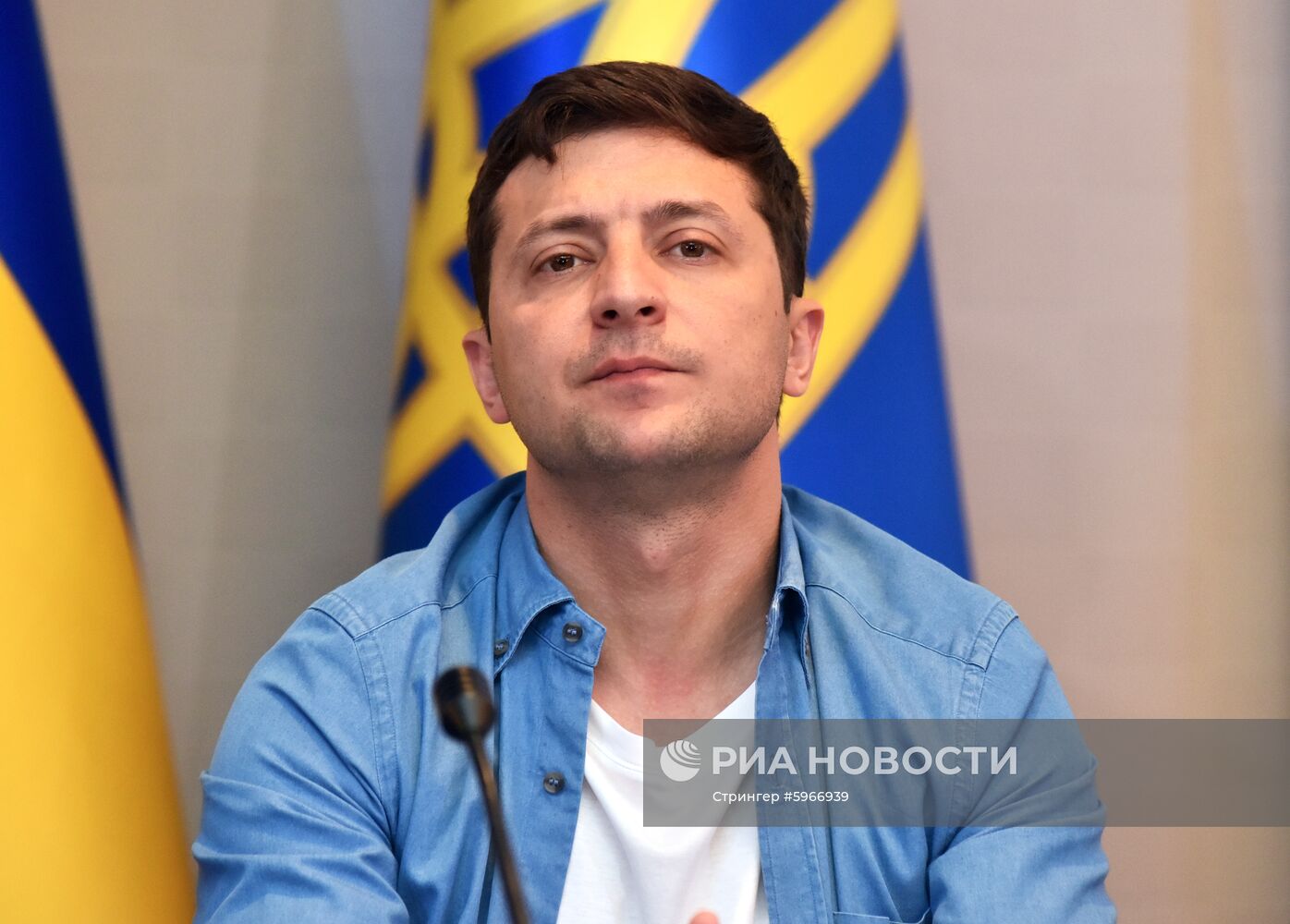 Президент Украины В. Зеленский посетил школу депутатов  партии "Слуга народа"