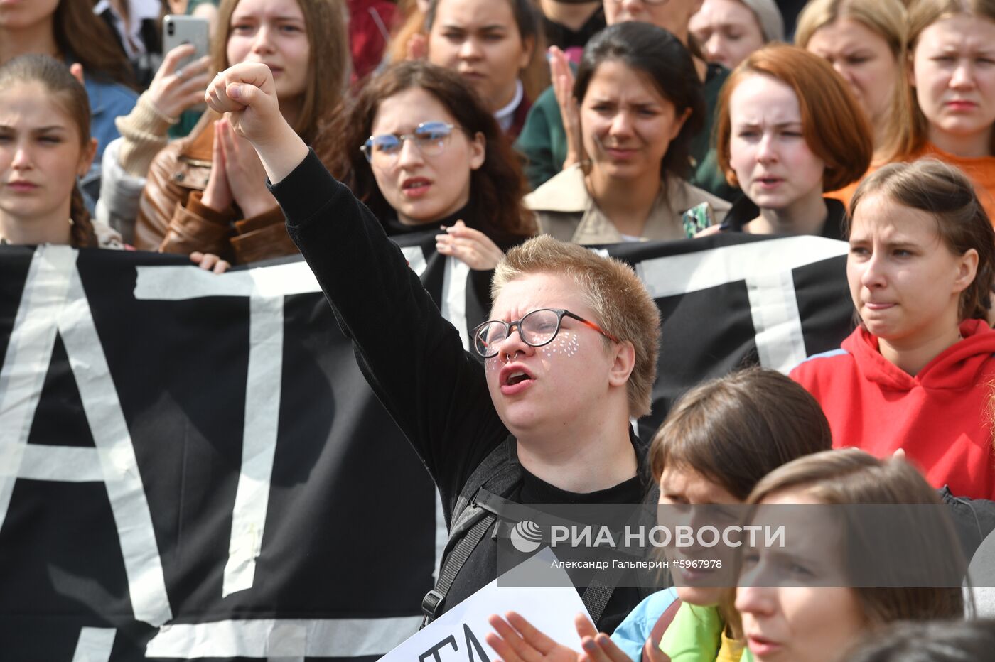 Митинг в поддержку сестер Хачатурян в Санкт-Петербурге