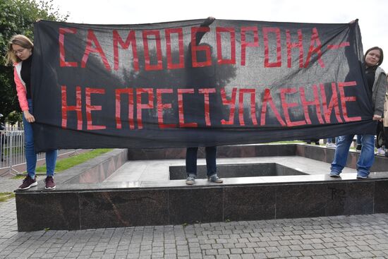 Митинг в поддержку сестер Хачатурян в Санкт-Петербурге