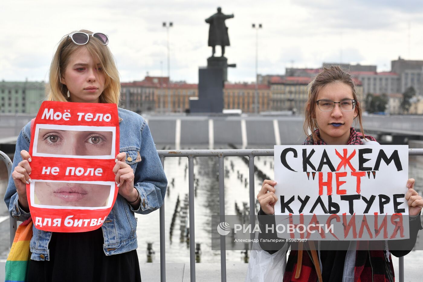 Митинг в поддержку сестер Хачатурян в Санкт-Петербурге