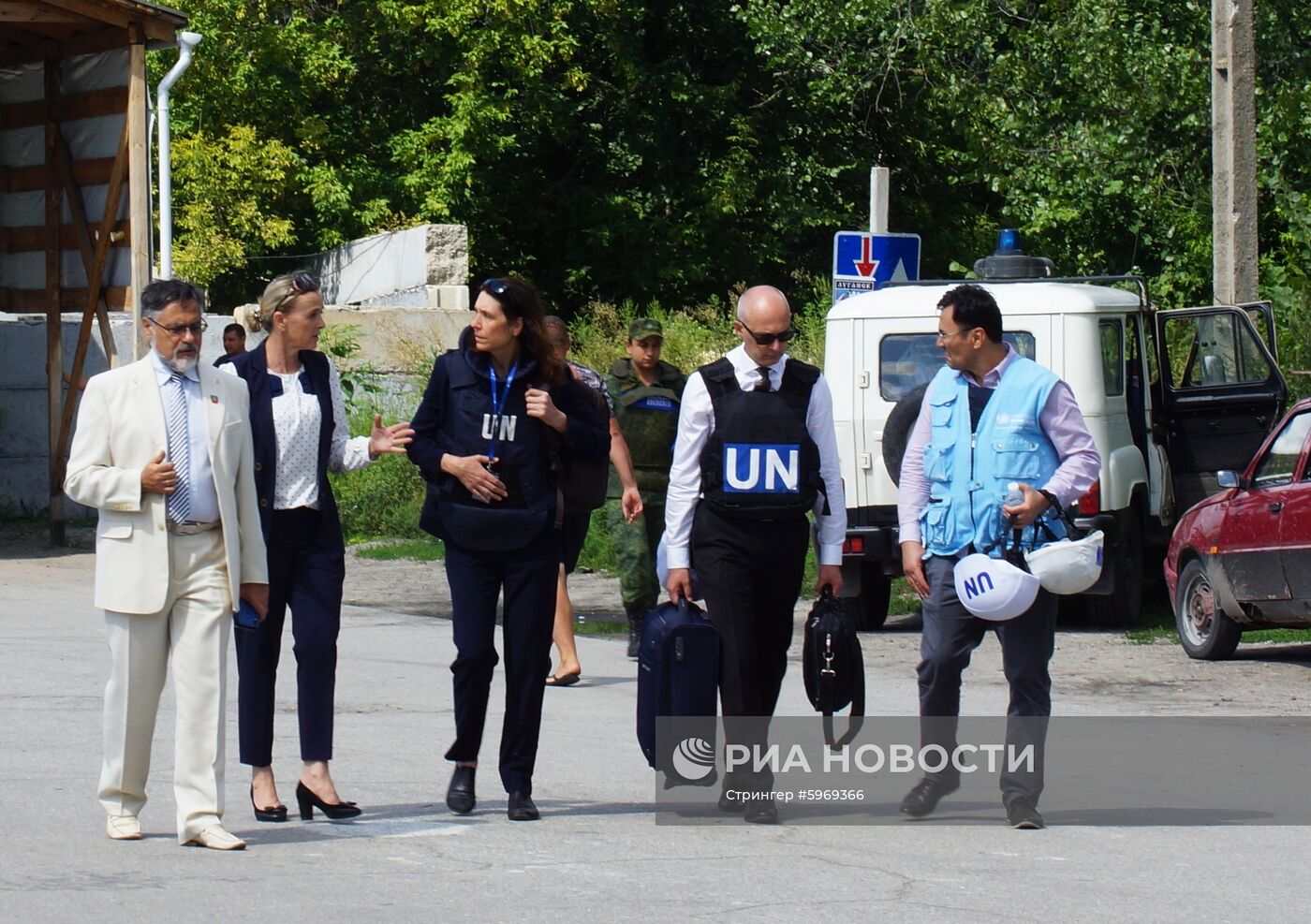 Глава мониторинговой миссии ООН по правам человека на  Украине Матильда Богнер посетила КПП "Станица Луганская"