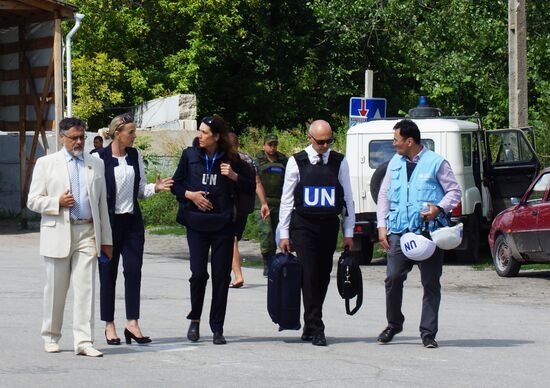 Глава мониторинговой миссии ООН по правам человека на  Украине Матильда Богнер посетила КПП "Станица Луганская"
