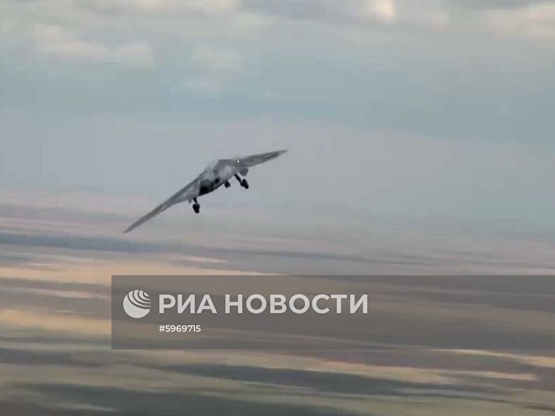 Первый полет новейшего беспилотника "Охотник"