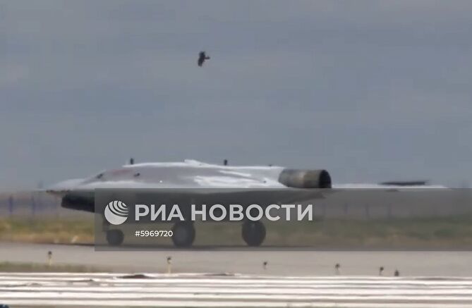 Первый полет новейшего беспилотника "Охотник"