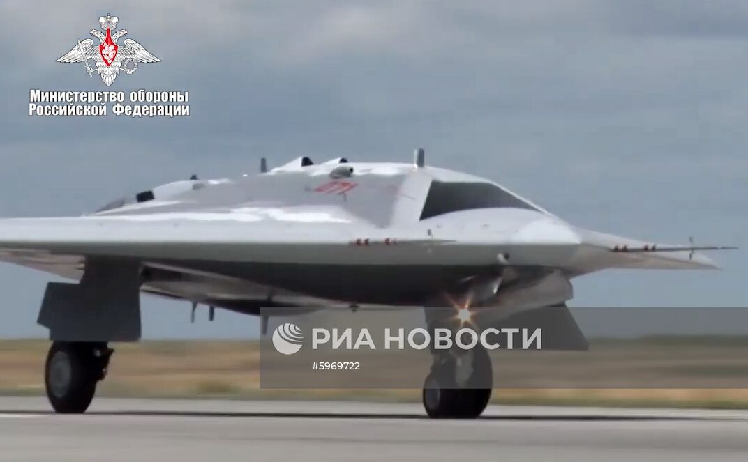 Первый полет новейшего беспилотника "Охотник"