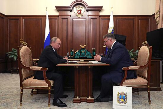 Президент РФ В. Путин встретился с губернатором Ставропольского края В. Владимировым