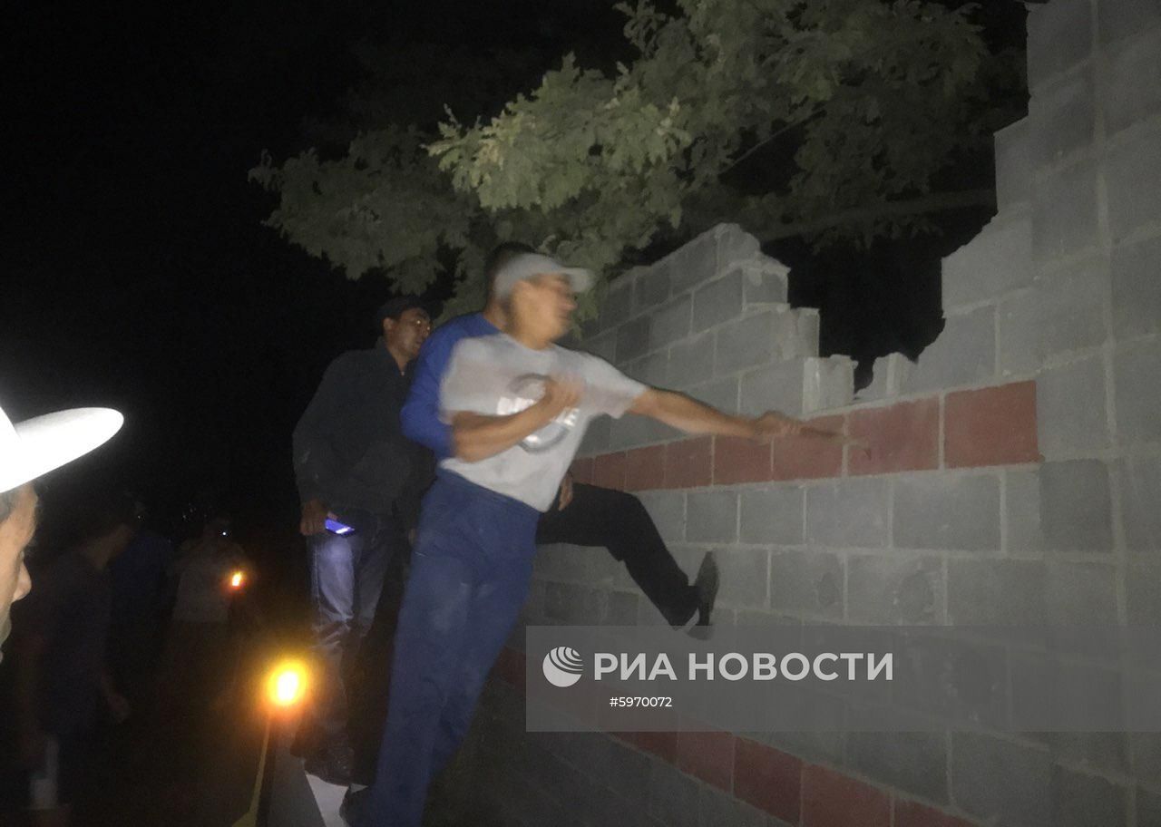 Ситуация около резиденции  бывшего президента Киргизии Алмазбека Атамбаева