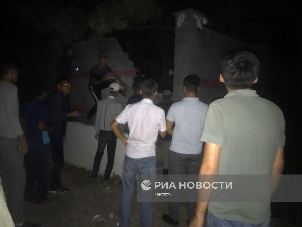 Ситуация около резиденции  бывшего президента Киргизии Алмазбека Атамбаева