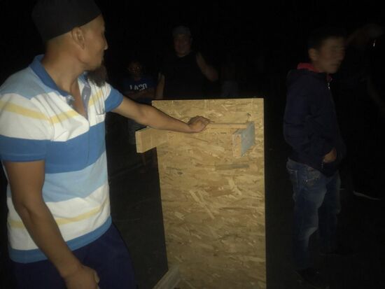 Ситуация около резиденции бывшего президента Киргизии Алмазбека Атамбаева