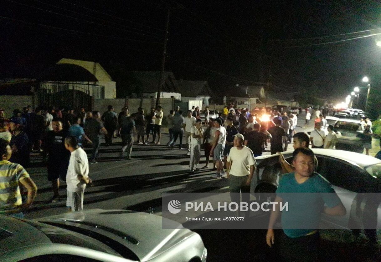 Ситуация около резиденции бывшего президента Киргизии Алмазбека Атамбаева