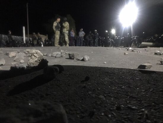 Ситуация около резиденции бывшего президента Киргизии Алмазбека Атамбаева