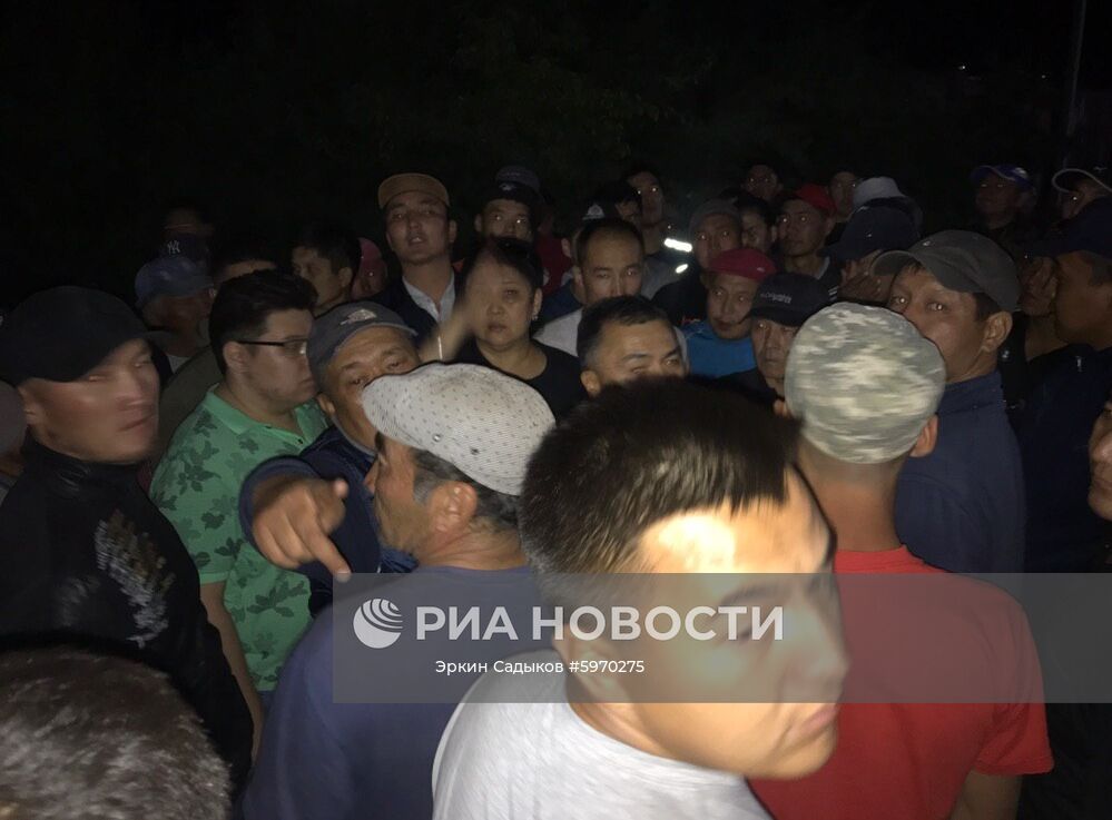 Ситуация около резиденции бывшего президента Киргизии Алмазбека Атамбаева