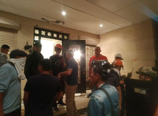 Ситуация около резиденции бывшего президента Киргизии Алмазбека Атамбаева