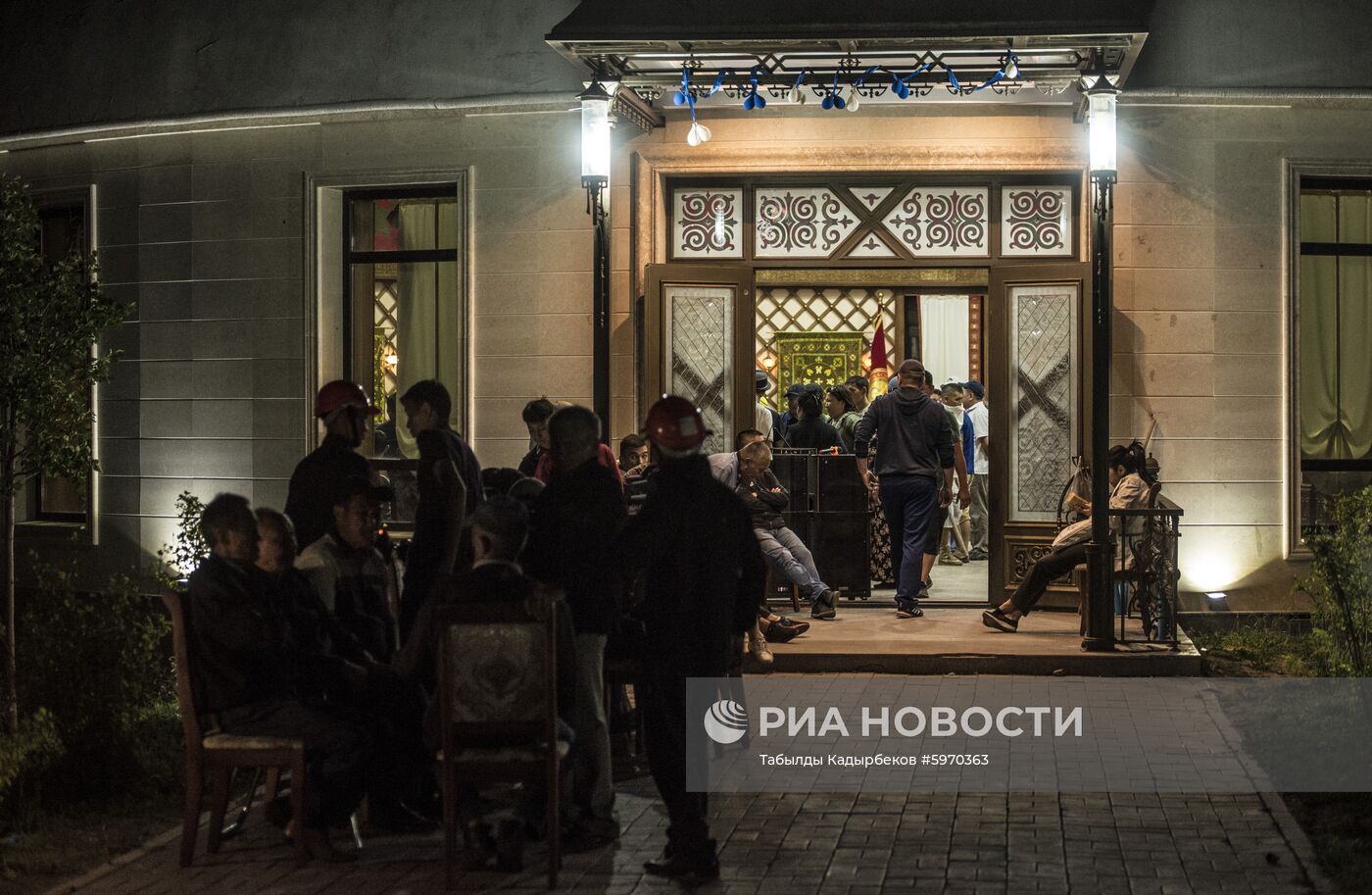 Ситуация около резиденции бывшего президента Киргизии Алмазбека Атамбаева