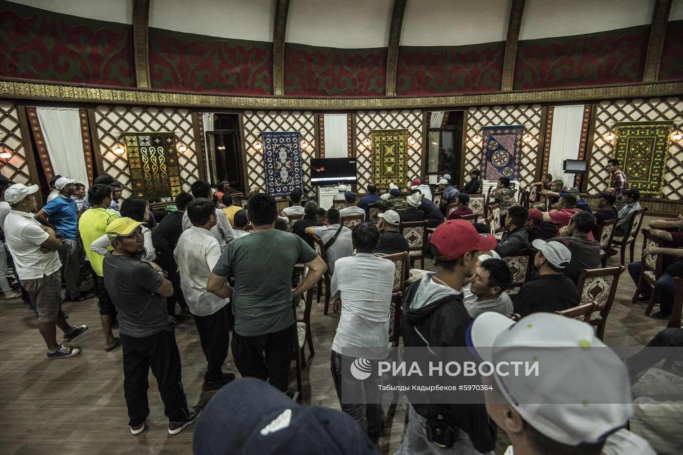 Ситуация около резиденции бывшего президента Киргизии Алмазбека Атамбаева