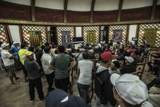 Ситуация около резиденции бывшего президента Киргизии Алмазбека Атамбаева