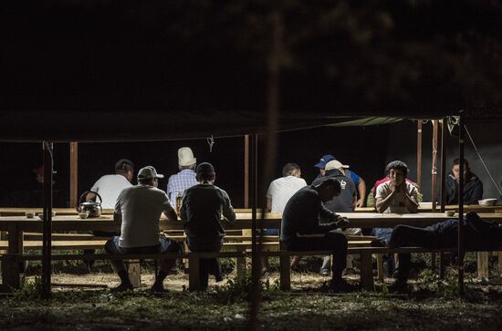 Ситуация около резиденции бывшего президента Киргизии Алмазбека Атамбаева