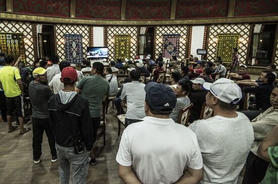 Ситуация около резиденции бывшего президента Киргизии Алмазбека Атамбаева