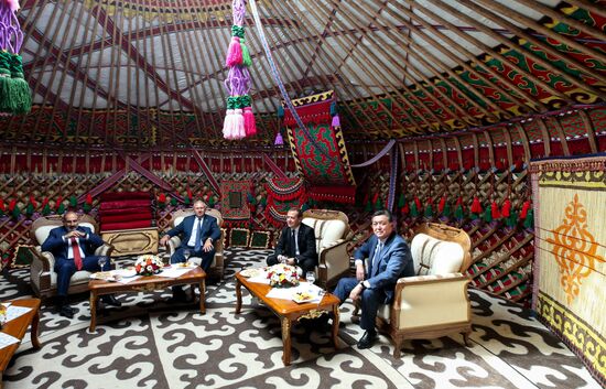 Премьер-министр РФ Д. Медведев принял участие в заседании Евразийского межправительственного совета стран ЕАЭС